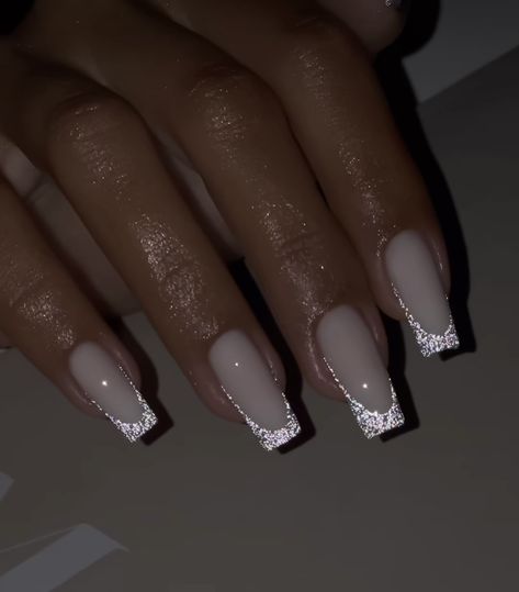 White Nails With Silver Tips, Nokti Za Maturu, Nails With White Glitter, Simple Y2k Nails, Milky White French Tip Nails, Simple Silver Nails, Game Day Nails, Sparkly Acrylic Nails, Nails For Prom