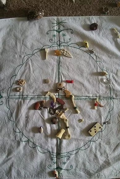 Bone Throwing Cloth, Witches Ritual, Bone Reading, Divination Methods, Voodoo Hoodoo, Pagan Spirituality, Which Witch, Hedge Witch, Grimoire Book