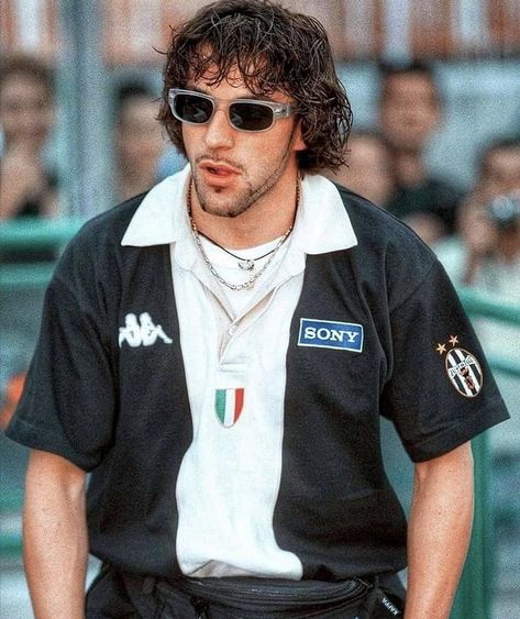 Old Money Core, Money Core, Old Football Players, Alessandro Del Piero, Football Players Photos, Football Jersey Outfit, Football Photography, Mens Polo T Shirts, Vintage Football Shirts