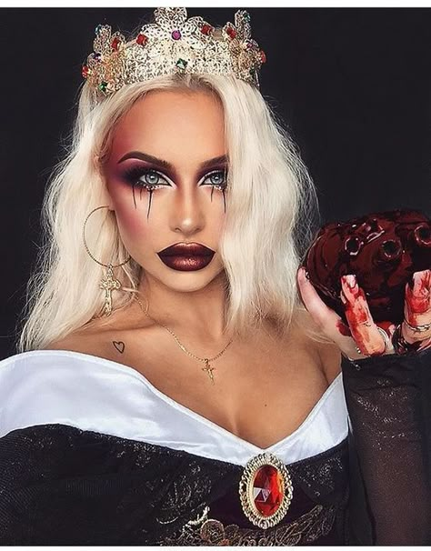 Halloween Costumes Women Scary, Evil Queen Costume, Makeup Clown, Makeup Zombie, Creative Halloween Makeup, Halloweenský Makeup, Halloween Make-up Looks, Cute Halloween Makeup, Halloween Makeup Ideas