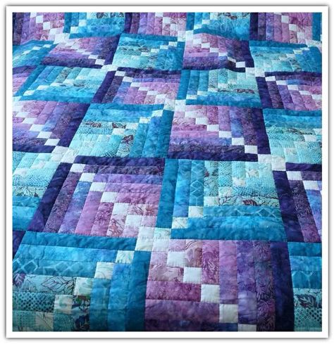 Blue and Purple Quilt Indoor Architecture, Blue Quilt Patterns, Turquoise Quilt, Purple Quilt, Teal Quilt, Patchwork Ideas, Log Cabin Quilt Pattern, First Quilt, Jelly Roll Quilt Patterns