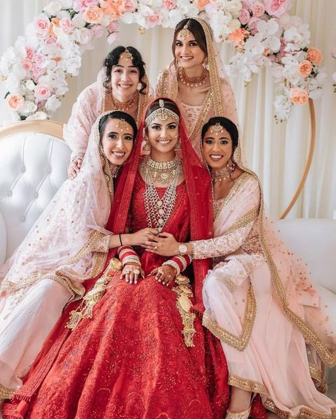 Desi Bridesmaids, Bridesmaid Indian, Bridesmaid Poses, Indian Bride Poses, Bridesmaid Pictures, Bridesmaid Photoshoot, Indian Bridesmaid Dresses, Indian Wedding Poses, Bride Photos Poses