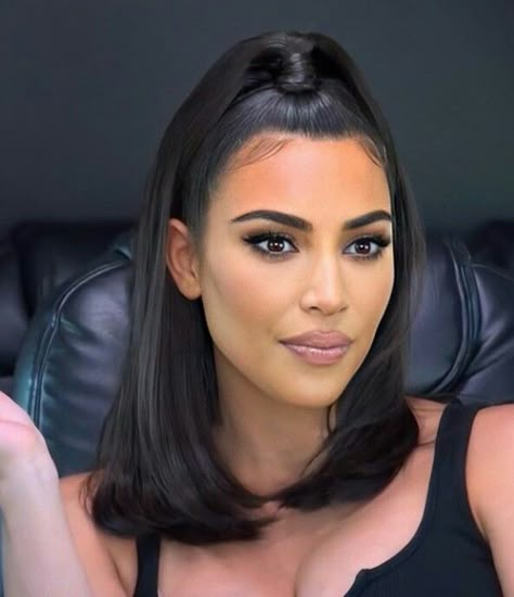 Kim K Hairstyles, Kardashian Hair Styles, Kim Kardashian Ponytail, Travel Adventure Quotes, Kardashian Hairstyles, Kim Kardashian Hair, Kardashian Hair, Penteado Cabelo Curto, Adventure Quotes