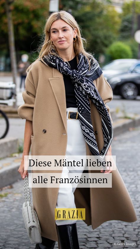 In Sachen Mode und Beauty sind die Französinnen absolute Vorbilder, denn alles, was sie tragen sieht partout elegant und stilvoll aus. Welche Mäntel die Ladies aktuell non-stop tragen und daher unbedingt auf unserer Shopping-List stehen, erfährst du hier… #grazia #grazia_magazin #französinnen #mantel #manteltrends 40s Mode, Mantel Outfit, Mode Mantel, Paris Mode, French Girls, Non Stop, Shopping List, Fur Coat, Trench Coat