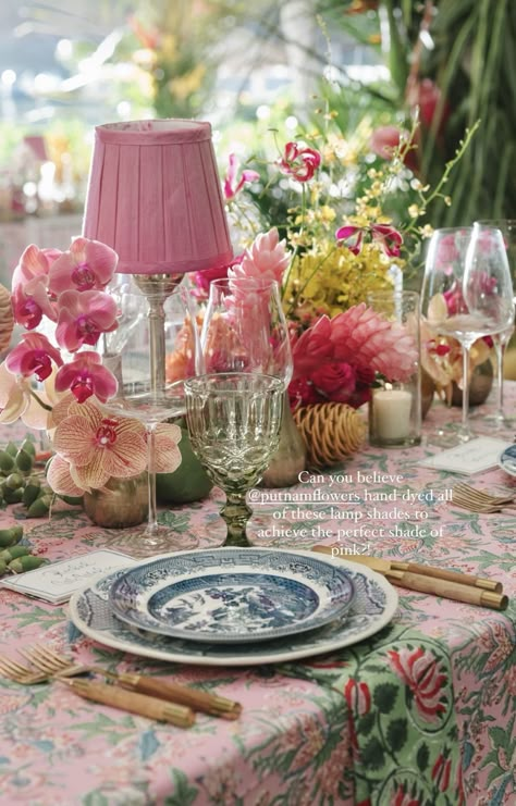 Spring Event Decor, Table Setting Dinner Party, Tablescapes Ideas Everyday, Flowers For Reception, High Tea Event, Ivory Bridesmaids, Colorful Tablescapes, Compote Centerpiece, Spring Table Centerpieces