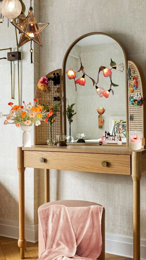 Vanity Small Vanity Ideas Bedroom, Boho Vanity, Light Airy Bedroom, Boho Bathroom Ideas, Minimalist Vanity, Diy Copper, Wooden Vanity, Cute Diy Room Decor, Bedroom Vanity