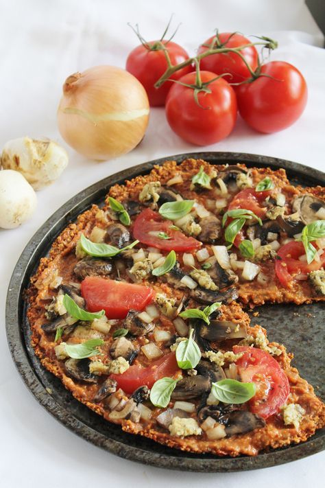 Raw Vegan Pizza, Raw Pizza, Raw Meals, Red Pepper Recipes, Vegan Pizza Recipe, Creative Pizza, Raw Protein, Raw Vegan Diet, Nut Cheese