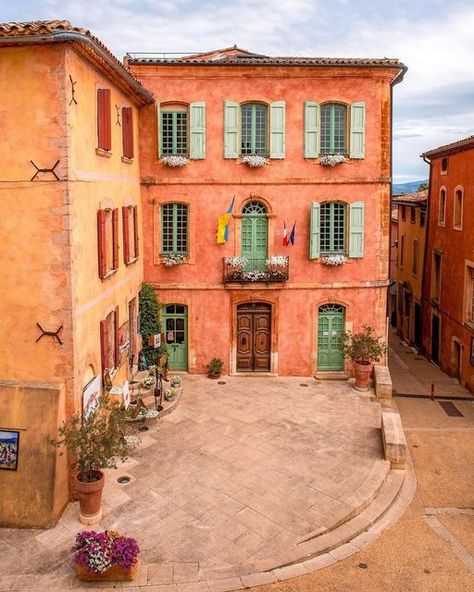 French Provence Guide 🇫🇷 on Instagram: "Roussillon. By @julianontheroute" France Road Trip, French Provence, Linear Park, Building Painting, Walking Street, Lake Garda, February 11, Gorgeous View, Green Space