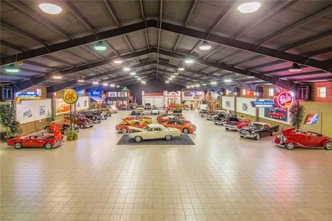 Ikea France, Timber Garage, Classic Car Garage, Car Barn, Ultimate Garage, Garage Style, Dream Car Garage, Luxury Garage, Barn Garage