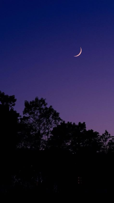 Night Sky Photography, Space Phone Wallpaper, Cute Fall Wallpaper, The Moon Is Beautiful, Look At The Moon, Night Scenery, Moon Photography, Purple Sky, Fantasy Aesthetic