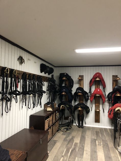 Small Tack Room Ideas Horse, Fancy Tack Room, English Tack Room, Tack Room Ideas Diy, Matt Cunningham, Tack Room Ideas, Horse Feed Room, Horse Stables Design, Dressage Tack