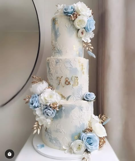 Blue Wedding Cake Ideas, Light Blue Wedding Cake, Traditional White Wedding, Blue Wedding Cake, Baby Blue Weddings, Blue Wedding Decorations, Wedding Cake Ideas, Dream Wedding Cake, Dream Wedding Decorations