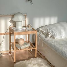 900+ Korean aesthetic ideas in 2021 | aesthetic food, pretty food, yummy food Interior Simple, Dekorasi Kamar Tidur, Pastel Room, Minimalist Room, Aesthetic Rooms, Style Deco, Small Room Bedroom, Cozy Room, Room Inspiration Bedroom