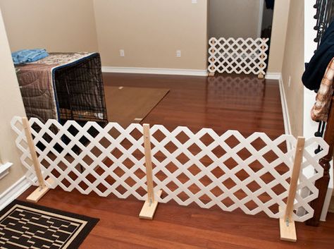 DIY Lattice Pet Gate - petdiys.com Diy Pet Gate, Dog Pen Outdoor, Diy Dog Fence, Diy Dog Gate, Outdoor Gate, Dog Pen, Lattice Fence, Dog Gate, Dog Rooms