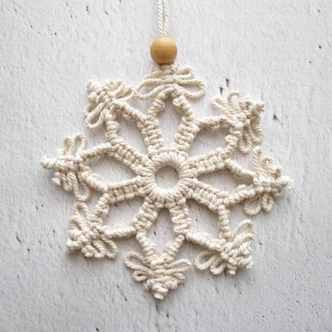 Diy Beginner, Tutorial Macramé, Macrame Tutorials, Snow Flakes Diy, English And French, Macrame Wall Hanging Patterns, Tutorials Diy, Macrame Patterns Tutorials, Star Diy