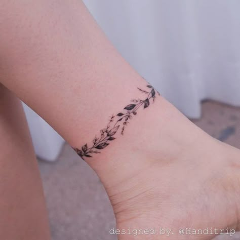 Wrap Around Ankle Tattoos, Anklet Tattoos For Women, Wrap Around Wrist Tattoos, Wrap Around Tattoo, Tato Minimal, Chain Tattoo, Ankle Bracelet Tattoo, Ankle Tattoo Designs, Ankle Tattoos For Women