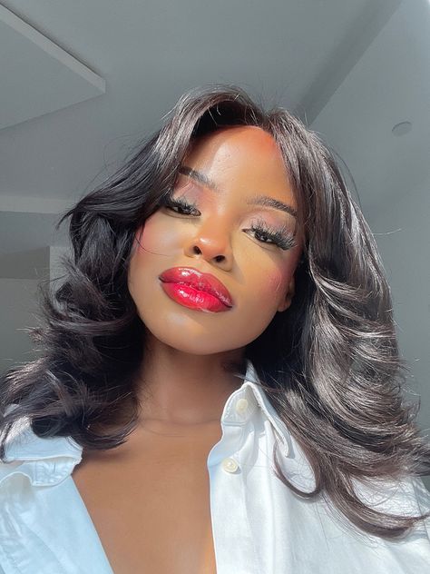 Butterfly haircut | babenexttdoor | curtain bangs with round layers | selfie | glossy lip Seductive Makeup Black Women, Red Lip Outfit, Era Makeup, Retro Makeup Looks, Berry Makeup, Melanin Makeup, Seductive Makeup, Awesome Makeup, Glamour Jewelry