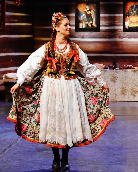 DW (@photo.box.ru) • Fotos y vídeos de Instagram Polish Traditional Clothing, Polish Folk Dress, Traditional Polish Clothing, Monika Core, Polish Clothes, Poland Costume, Polish Folk Costume, Polish Traditional Costume, Polish Costume