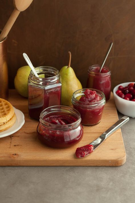 Cranberry Pear Butter - Sweet pears and tart cranberries transform themselves into a velvety smooth spread in no time with this easy small batch fruit butter recipe. #pear #pearbutter #fruitbutter #cranberries #cranberrybutter #thanksgiving #fall #cranberrypearbutter #paleo #vegan Cranberry Butter, Unsweetened Cranberry Juice, Fruit Butter, Cranberry Christmas, Cranberry Pear, Pumpkin Varieties, Pear Butter, Canning Ideas, Canning Tips