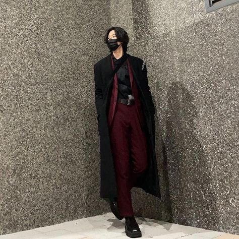 Modern Japanese Outfit Men, Chinese Outfits Modern Men, Japanese Streetwear Fashion Men, Red And Black Male Outfits, Modern Chinese Fashion Men, Japanese Winter Fashion Men, Chinese Male Fashion, Chinese Street Style Men, Japanese Mens Fashion Street Styles