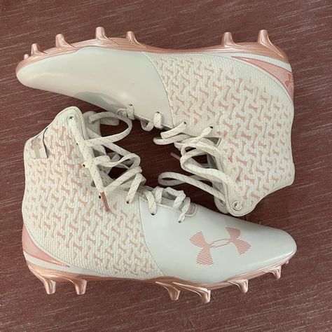 Under Armour Highlight MC Lacrosse Cleats in White/Metallic Rose Gold American Football Cleats, Lacrosse Cleats, Softball Cleats, Lacrosse Girls, Womens Lacrosse, Metallic Rose Gold, Sports Aesthetic, Baseball Cleats, Soccer Skills