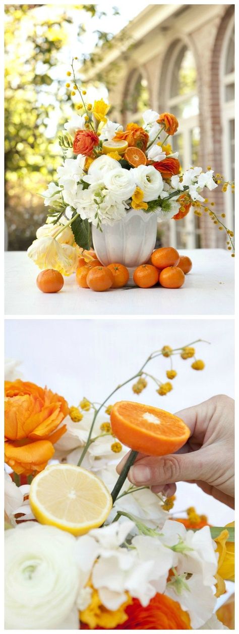 ♥ Table Centerpiece With Fresh Oranges Celebrate all of the mothers in your life with a beautiful lunch served outdoors. Try something fresh this year with a citrus theme. Tip: Add the cut fruit to your arrangements just before guests arrive so they will look fresh. Tafel Decor, Trendy Flowers, Deco Floral, Table Arrangements, Floral Centerpieces, Beautiful Table, Ikebana, Decoration Table, Table Centerpieces