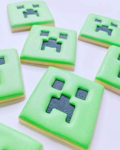 Video Game Birthday Cookies, Easy Minecraft Cookies, Minecraft Biscuits, Minecraft Cookies Royal Icing, Minecraft Sugar Cookies, Minecraft Cookies Decorated, Creeper Cookies, Gaming Cookies, Gamer Cookies