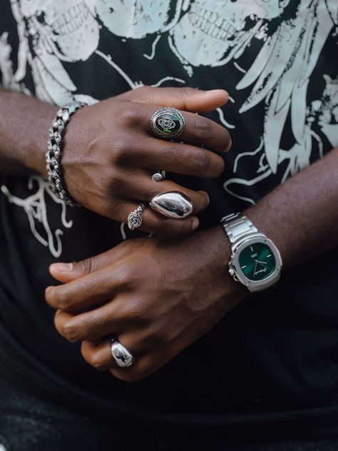 How to style silver accessories. Futuristic jewelry. #fashion #silverjewellery #accessories #ringsjewelry #watchesformen #ringsformen #accessories #bracelet #ootd #aesthetic #rose #styling #stylingtipps Silver Jewelry Aesthetic Men, Male Jewelry Aesthetic Rings, Silver Rings Male Aesthetic, Male Rings Aesthetic Black, Black Male Jewelry Aesthetic, Futuristic Jewelry, Ring Watch, Platinum Jewelry, Silver Accessories