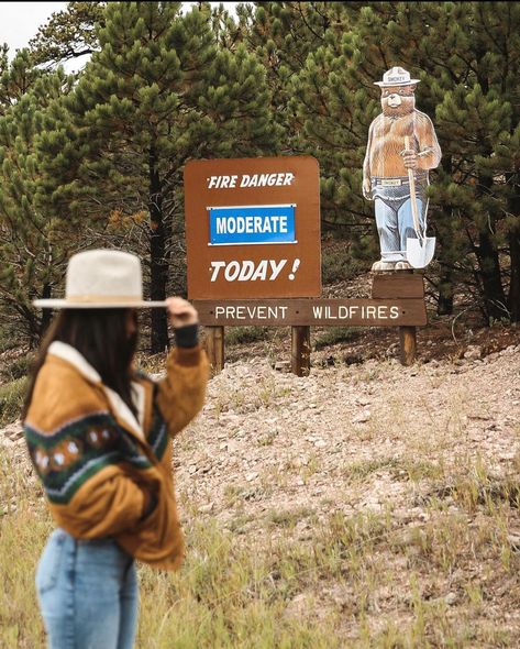 Mountain Hippie Aesthetic, Western Mountain Cowgirl Outfits, Crunchy Cowgirl Aesthetic, Granola Cowgirl Aesthetic, Outdoorsy Fashion, Mountain Cowgirl, Pnw Vibes, Granola Vibes, Outdoorsy Aesthetic