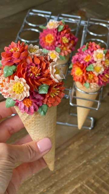 Ice Cream Flowers Arrangement, Cake Cones Cupcakes, Cone Cake Ideas, Cupcake Cone, Cake Cone, Cake Cones, Ice Cream Flower, Cone Cake, Ice Cream Cone Cake