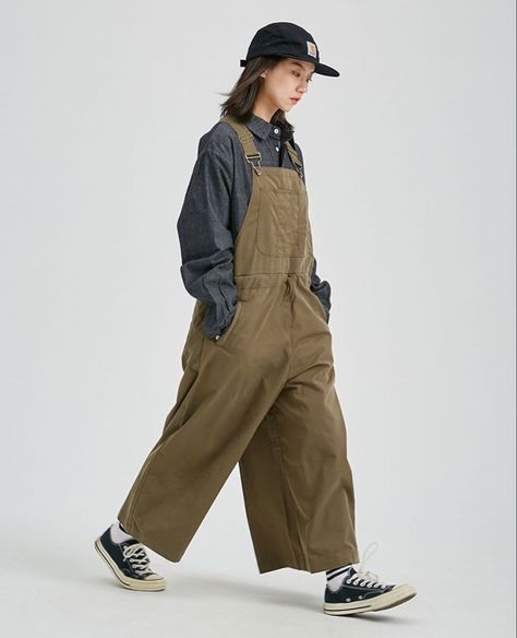 Carhartt Overalls Women Outfit, Dungarees Outfit Men, Carhartt Overalls Outfit, Overalls Streetwear, Dungarees Outfit, Dungaree Outfit, Overall Style, Overalls Fashion, Baggy Clothes