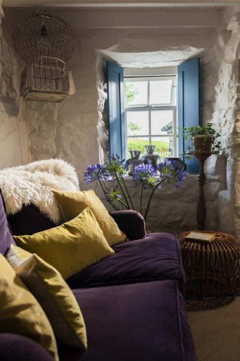 Romantic moorland cottage hideaway in Cornwall: Pixie Nook Small Country Cottage, Small Cottage Interiors, Country Cottage House Plans, Cottage Lounge, Country Cottage Living, Cornish Cottage, Country Cottage Interiors, Country Cottage Kitchen, Elsie De Wolfe