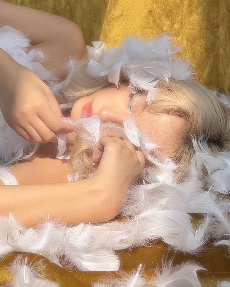 Godess Astethic, Angelcore Aesthetic Pfp, Delicate Feminine Aesthetic, Ethereal Angel Costume, Soft Aesthetic Photoshoot, Angel Photoshoot Aesthetic, Cherub Photoshoot, Ethereal Photoshoot Studio, Angel Beauty Aesthetic