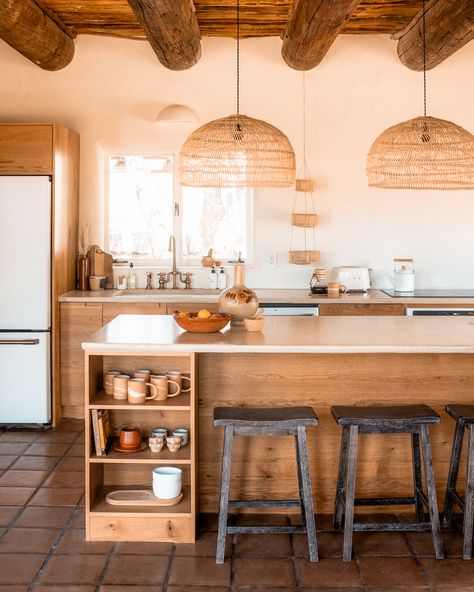 Joshua Tree House, Communal Kitchen, The Joshua Tree, Interior Boho, Desert Decor, Interior Vintage, Farmhouse Remodel, Surf Shack, Desert Homes