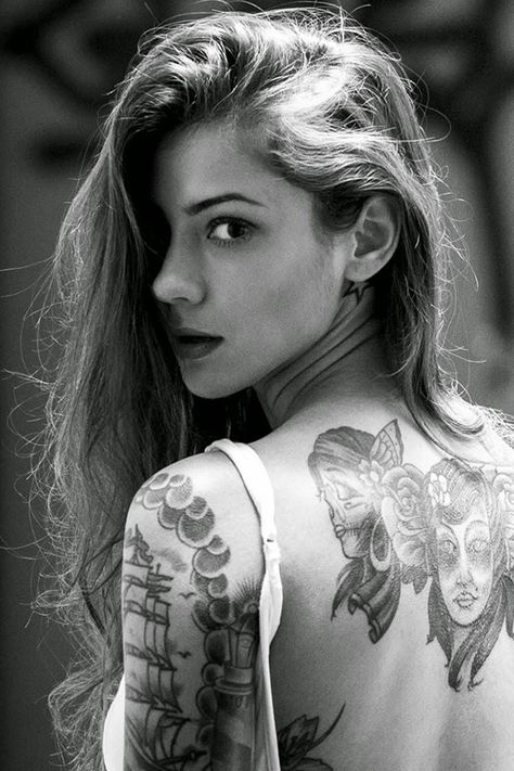 Beautiful Girl Tattooed Back #iPhone #4s #wallpaper Hannya Maske, Tattoo Photoshoot, Cool Wallpapers For Girls, Tattoo Girl Wallpaper, Tattoo Printer, Woman With Tattoos, Black And White Hair, Tattoo Background, Girl Iphone Wallpaper