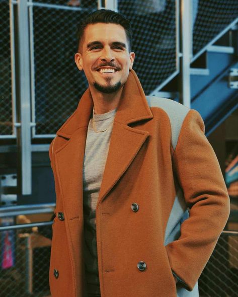 josh segarra on scream VI (2023) premiere day , playing danny brackett Josh Segarra Scream, Josh Segarra, Ben Hanscom, Film Facts, Jessica Drew, Scream Vi, Swirl Couples, Scream 6, Gorgeous Guys