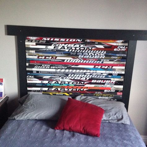 Hockey Stick Headboard Diy, Hockey Stick Headboard, Hockey Headboard, Boys Hockey Bedroom, Hockey Stick Furniture, Hockey Stick Crafts, Hockey Bedroom, Hockey Room, Hockey Decor