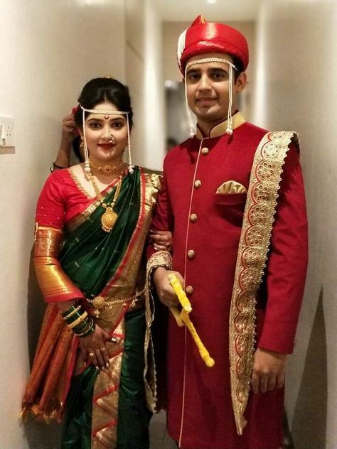 Make up look Marathi Bride And Groom Outfits, Groom Outfits For Wedding, Navari Saree Marathi, Navari Saree Marathi Bride, Marathi Look, Maharashtrian Bride, Red Dress Costume Ideas, Marathi Mulgi, Indian Wedding Sari