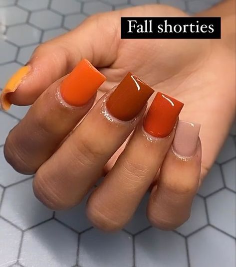 Acrylic Overlay Nails Short Fall Colors, Short Acrylic Nails Fall 2023, Fall Color Nails Black Women, Short Acrylic Nails Square Fall Colors, Thanksgiving Acrylic Nails Short, Fall Acrylic Nails Short Square, Short Burnt Orange Nails, Short Square Fall Nails 2023, Short Fall Nail Sets