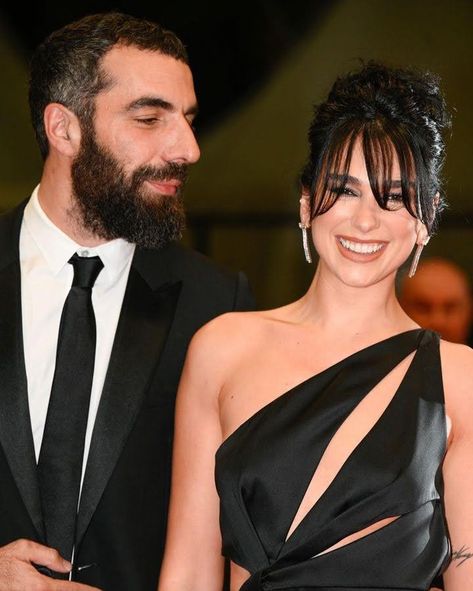 Dua Lipa And Romain Gavras, Leap Year Wedding, Dua Lipa Hair, My Future Aesthetic, Black Dress Red Carpet, Long Hair Beard, Dress Red Carpet, Thanos Marvel, Ava Max