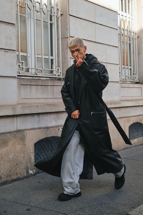 Instagram Story Ideas Photos, Paris Street Style Men, Photo Ideas Men, Fashion Week Outfit Ideas, Paris Fashion Week Men, Fashion Week Outfit, Artsy Style, Paris Fashion Week Street Style, Monochrome Fashion