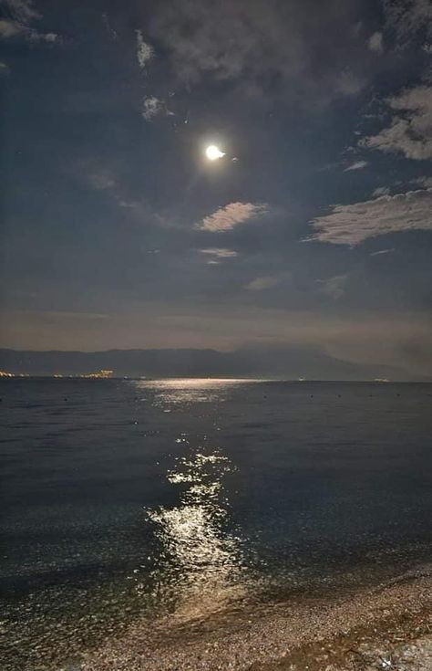 Ocean At Night, Beach At Night, Beach Night, Sky Moon, Night Scenery, Moon Photography, Night Vibes, Beach Lover, Pretty Sky