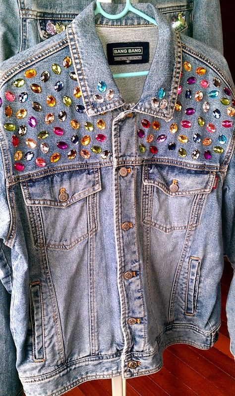 Embellished Jacket Diy, Denim Jacket Diy Paint, Jean Jacket Diy, Bedazzled Jeans, Diy Denim Jacket, Reworked Denim, Taylor Outfits, Rhinestone Jeans, Jacket Ideas