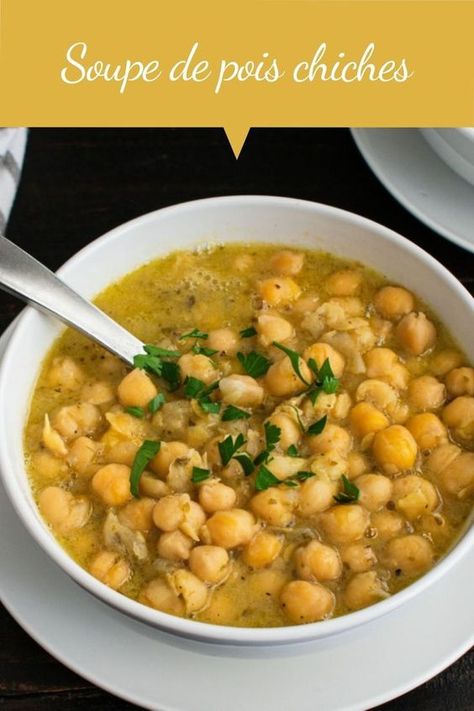 La soupe de pois chiches est non seulement rassasiante et nutritive, mais elle est aussi parfaite pour un repas rapide tout en ayant de bons apports. Soup Cleanse, Vegeterian Recipes, French Food, Chana Masala, Vegan Recipes, Toast, Food And Drink, Yummy Food, Healthy Recipes