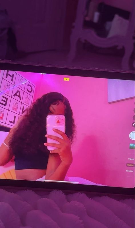 ipad flicks Pretty Selfies Baddie, Ipad Pictures Instagram, Ipad Pictures Selfie, Ipad Photo Ideas, Pictures Of Random Things, Ig Pic Ideas, Black Poses, Cute Pictures For Instagram, Ipad Selfie