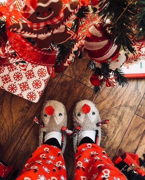 Red And White Christmas, Christmas Feeling, Christmas Inspo, Merry Little Christmas, Noel Christmas, Christmas Mood, Christmas Aesthetic, Christmas Morning, Cozy Christmas