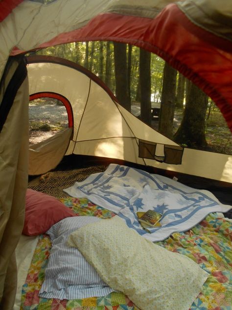 summer granola girls vacation pennsylvania mauch chunk lake cute tent camping trip inspo ideas #camping #girlstrip #roadtrip #granolagirlaesthetics Summer Tent Camping, Camping Set Up Aesthetic, Girls Camping Aesthetic, Summer Aesthetic Camping, Camping Girls Trip, Camping Tent Set Up, Beach Camping Aesthetic, Cabin Trip Aesthetic, Roadtrip Packing List