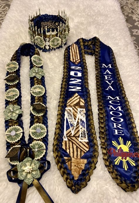 Diy Lei, Diy Leis, Graduation Leis Diy Ribbons, Lei Ideas, Graduation Leis Diy, Graduation Money Lei, Lei Making, Graduation Money Gifts, Diy Mommy