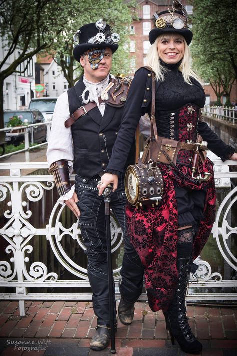 Steampunk Clown Costume, Steampunk Couples Costume, Steam Punk Outfits, Steampunk Clown, Steampunk Fashion Women, Steampunk Photography, Steampunk Witch, Moda Steampunk, Gothic Halloween Costumes