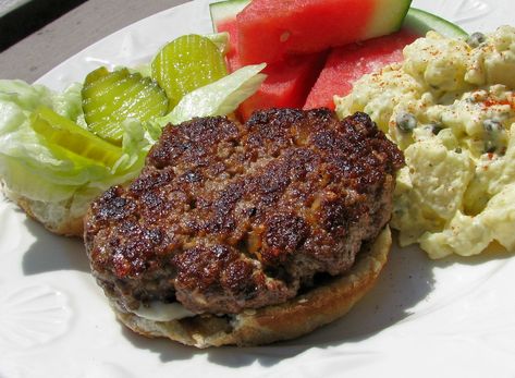 Lipton Onion Soup Mix Hamburger Recipes, Lipton Onion Soup Burgers, Onion Soup Mix Burgers, Beefy Onion Soup Mix Recipes, Onion Soup Burgers, Lipton Onion Soup Recipes, Best Burger Recipe, Onion Burger, Lipton Onion Soup Mix